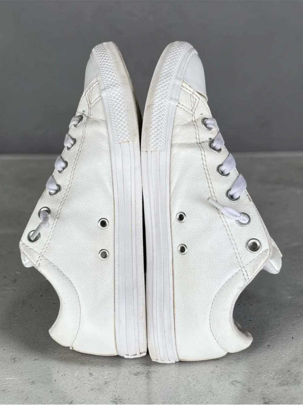 Converse Junior's Chuck Taylor Street Ox Leather Sneaker White EU 38.5